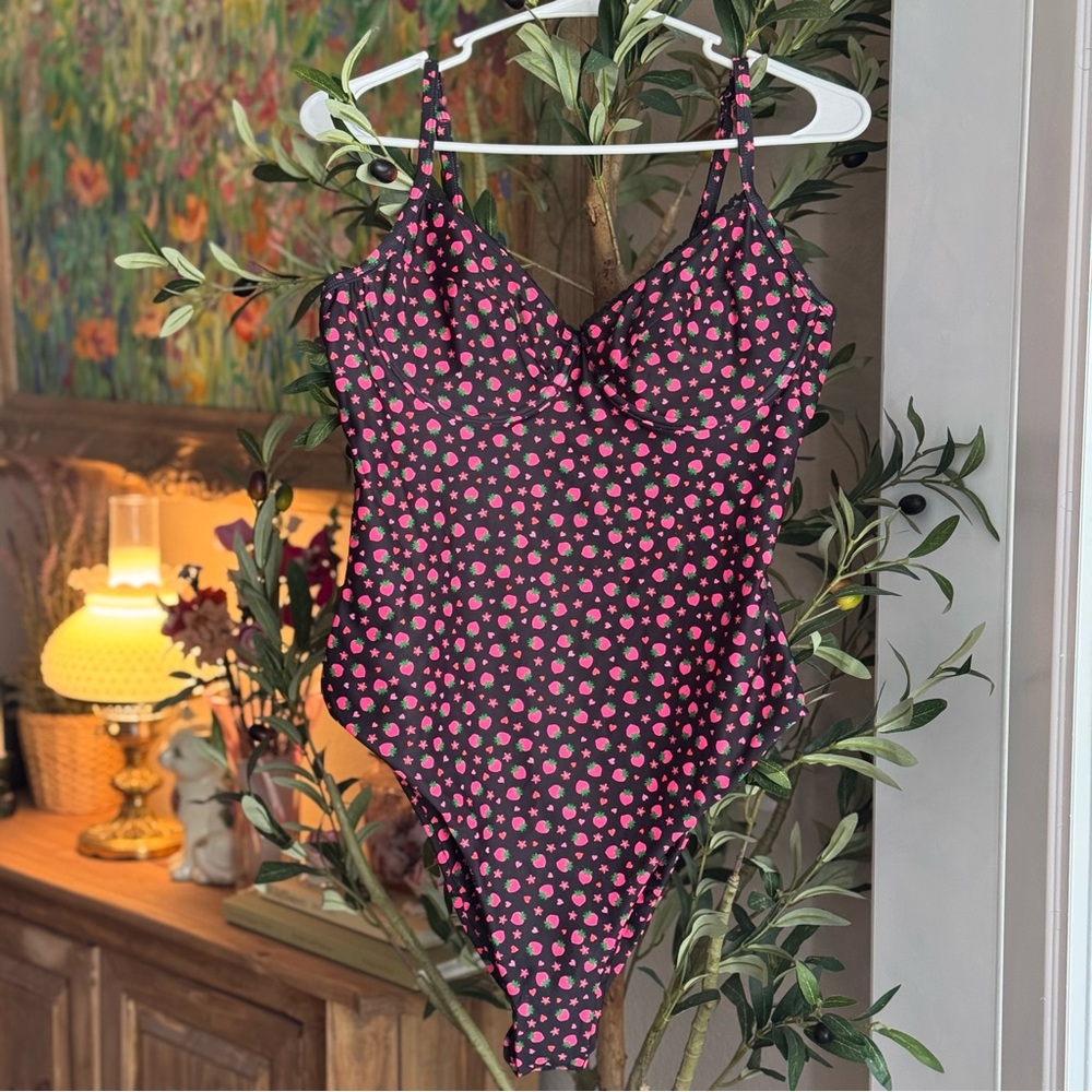 Kulani Kinis one piece UNDERWIRE CHEEKY ONE PIECE - RUBY KISSES - XL